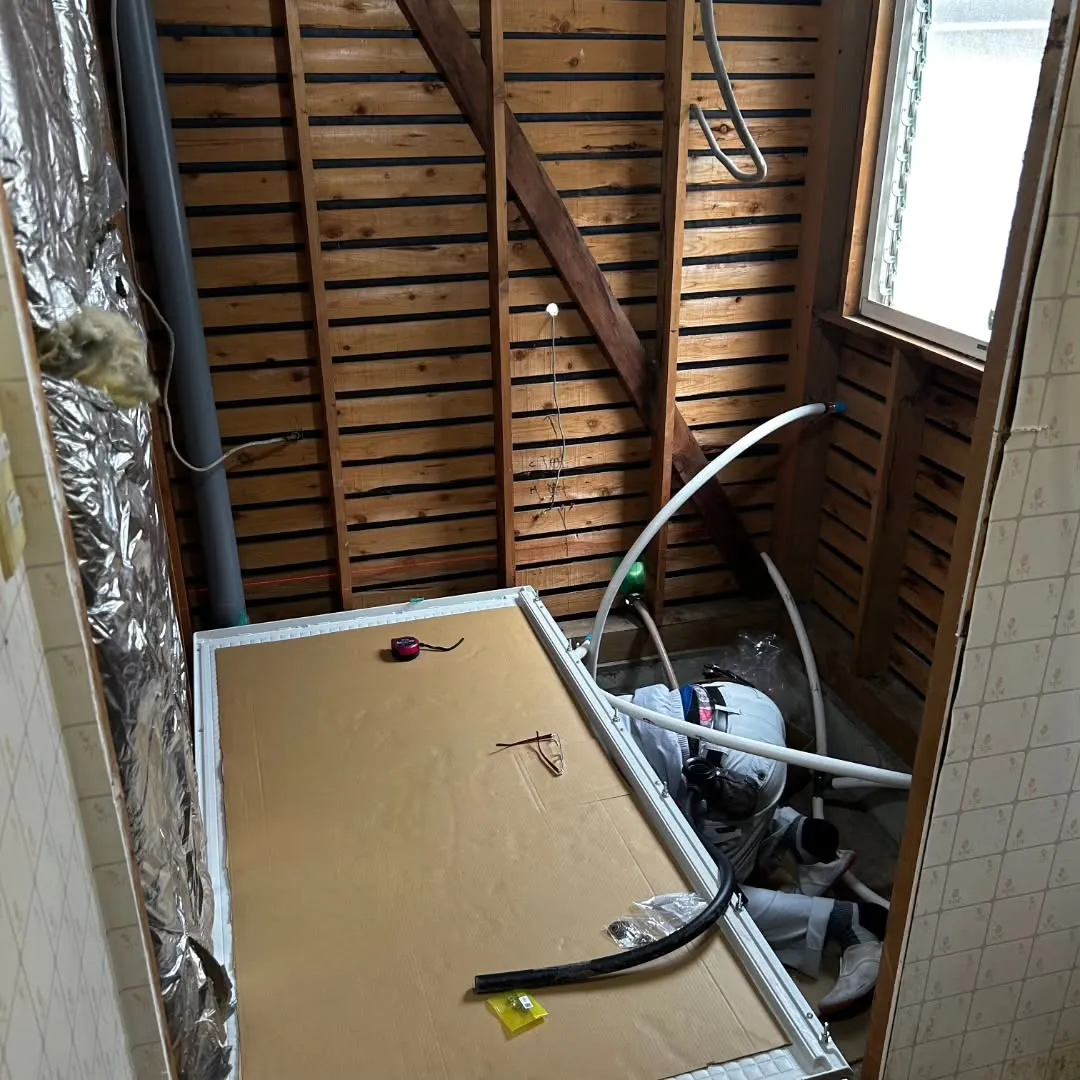 本日、ユニットバスの設置を行いました🏠✨。