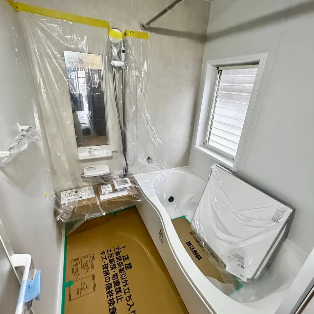 本日、ユニットバスの設置を行いました🏠✨。