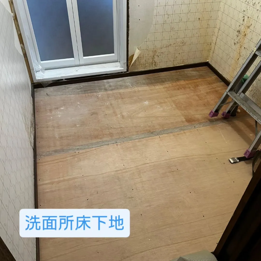 埼玉県東松山市で浴室、洗面所、そしてトイレのリフォーム工事中...